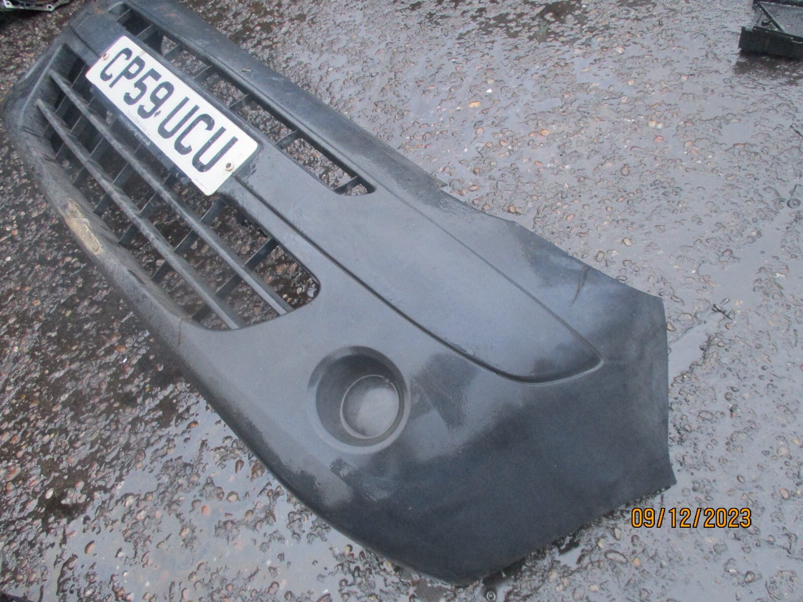 2010 RENAULT KANGOO MK2 FRONT BUMPER COMPLETE BLACK PLASTIC WITH GRILL