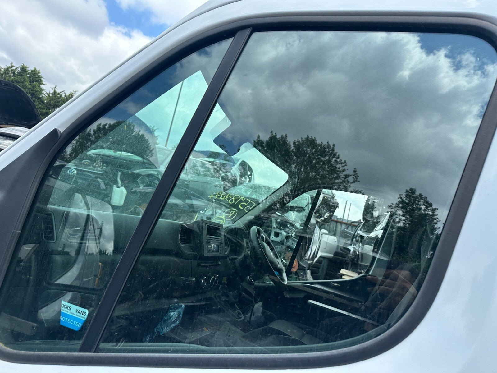 2020 RENAULT MASTER MK3 NSF PASSENGER SIDE FRONT DOOR MAIN GLASS DROP DOWN PANE