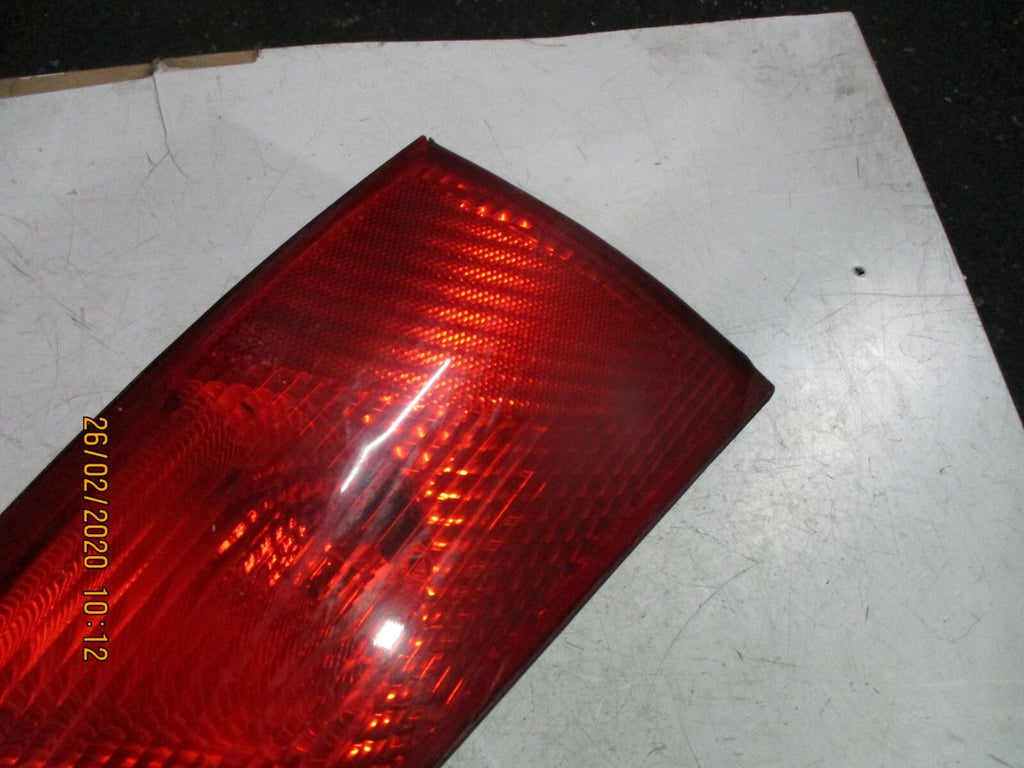 FORD FOCUS MK1 2001 OSR DRIVER SIDE REAR BRAKE TAIL LIGHT CLUSTER ASSEMBLY