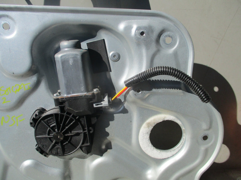 2012 NISSAN QASHQAI J10 NSF PASSENGER SIDE FRONT DOOR WINDOW REGULATOR AND MOTOR