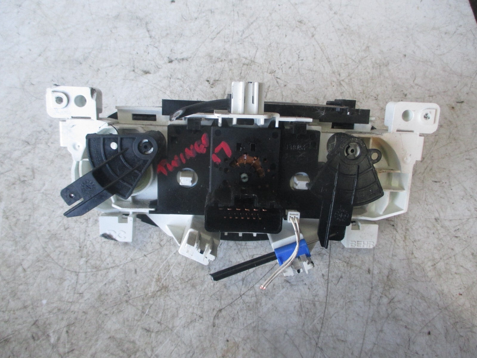 RENAULT TWINGO MK3 2017 HEATER AC CLIMATE CONTROL SWITCH PANEL