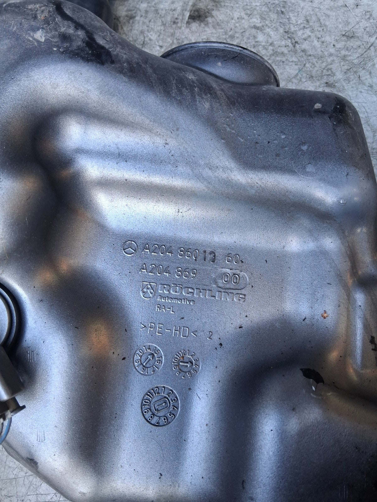 2015 MERCEDES C-CLASS W204 FRONT WINDSCREEN WASHER BOTTLE TANK A2048601360