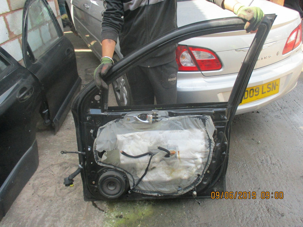 HYUNDAI SANTA FE MK1 OSF DRIVER SIDE FRONT DOOR BLACK