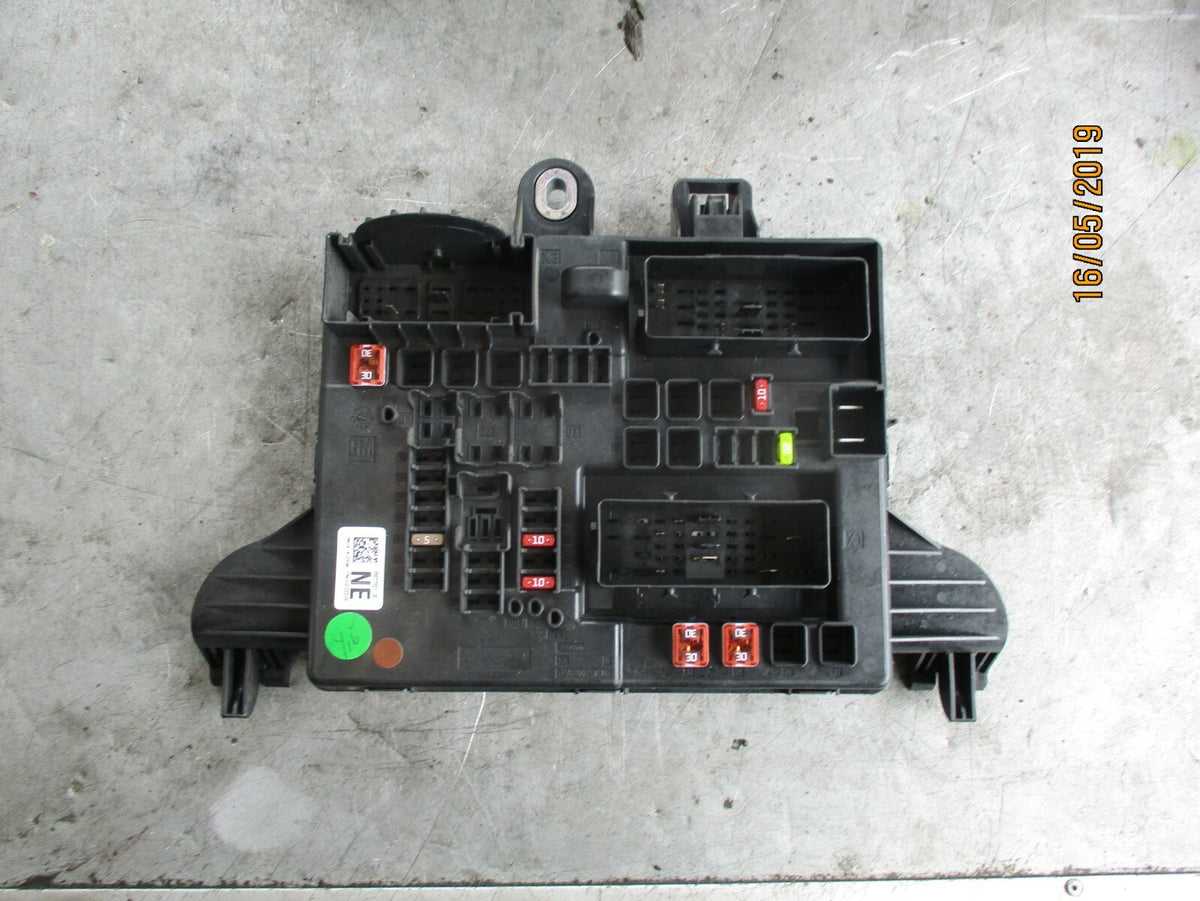 VAUXHALL INSIGNIA A (MK1) FUSE BOX RELAY UNIT 1327732102