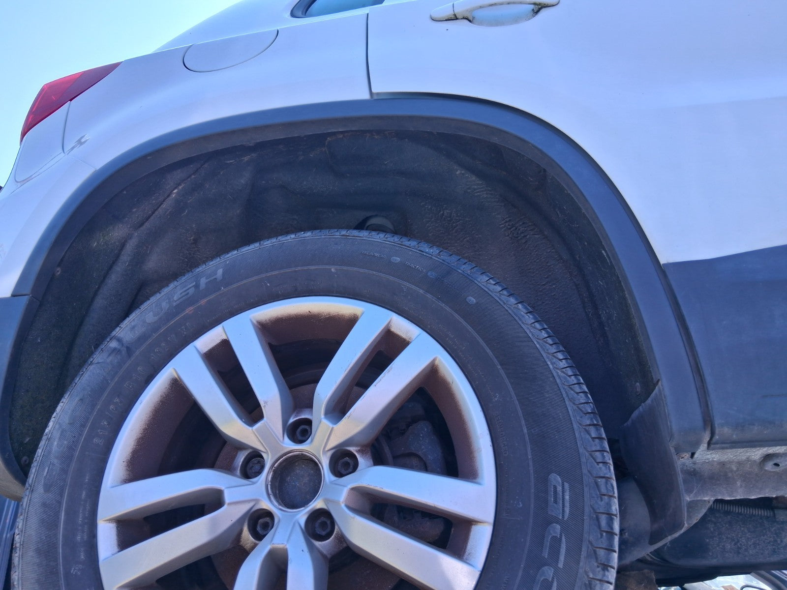 2013 VW VOLKSWAGEN TIGUAN OSR DRIVER SIDE REAR WHEEL ARCH TRIM