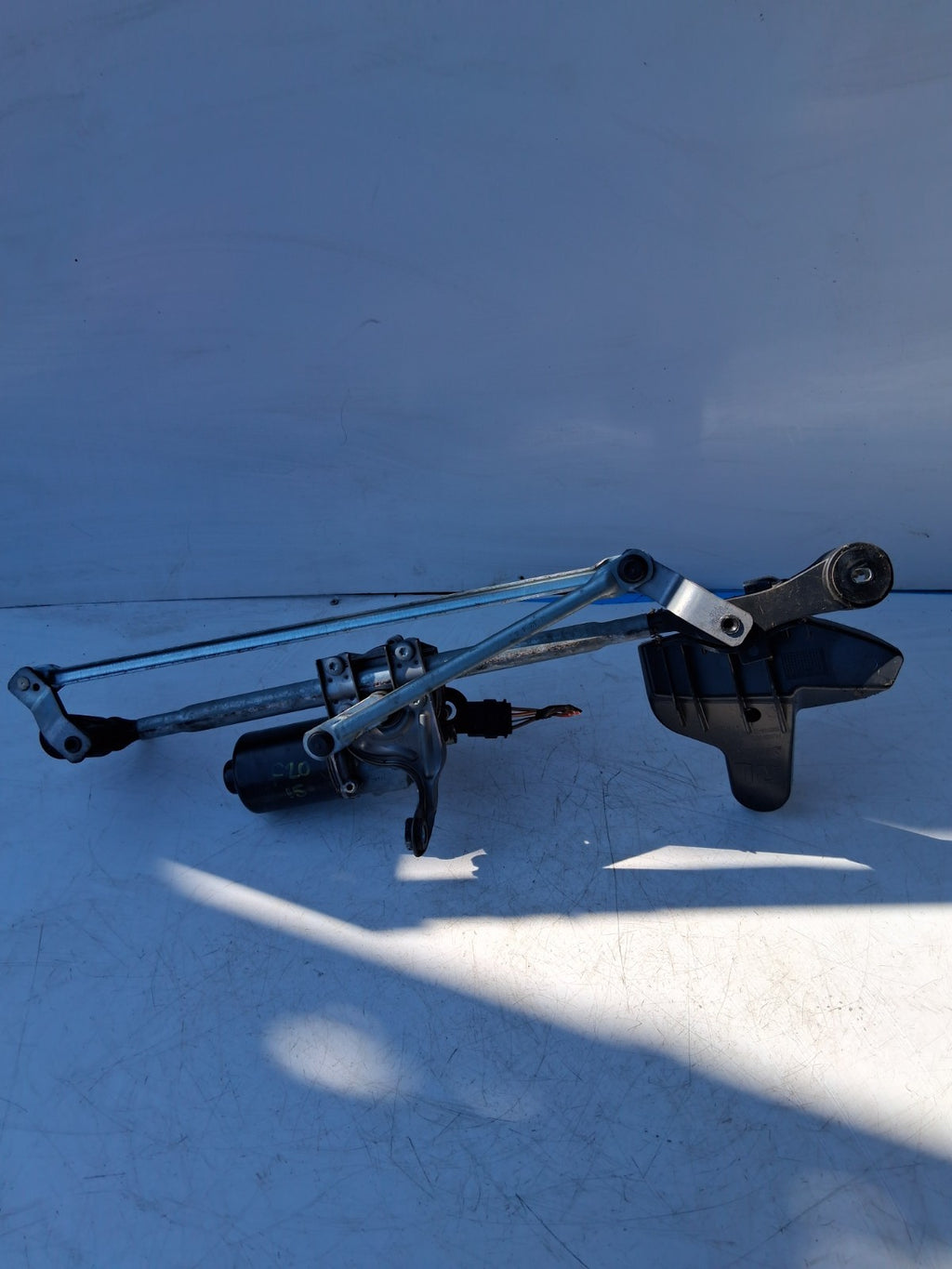 BMW 1 SERIES F20 2015 FRONT WINDSCREEN WIPER MOTOR & LINKAGE 51717353217