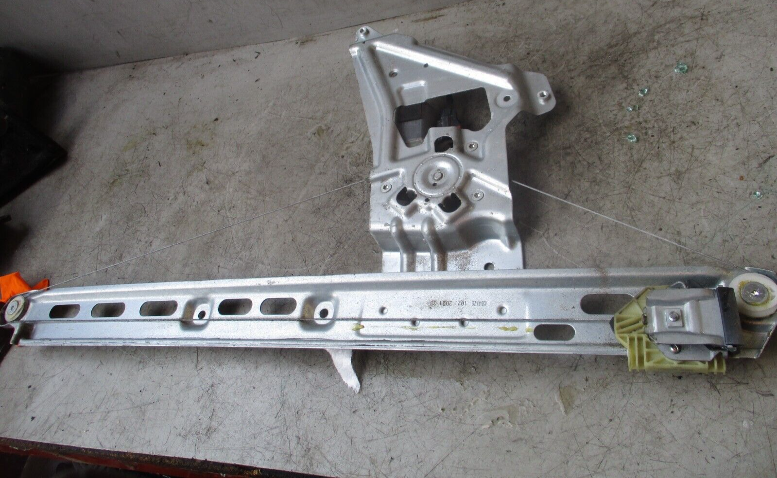 2021 MERCEDES SPRINTER NSF PASSENGER SIDE WINDOW MOTOR & REGULATOR A9107201000