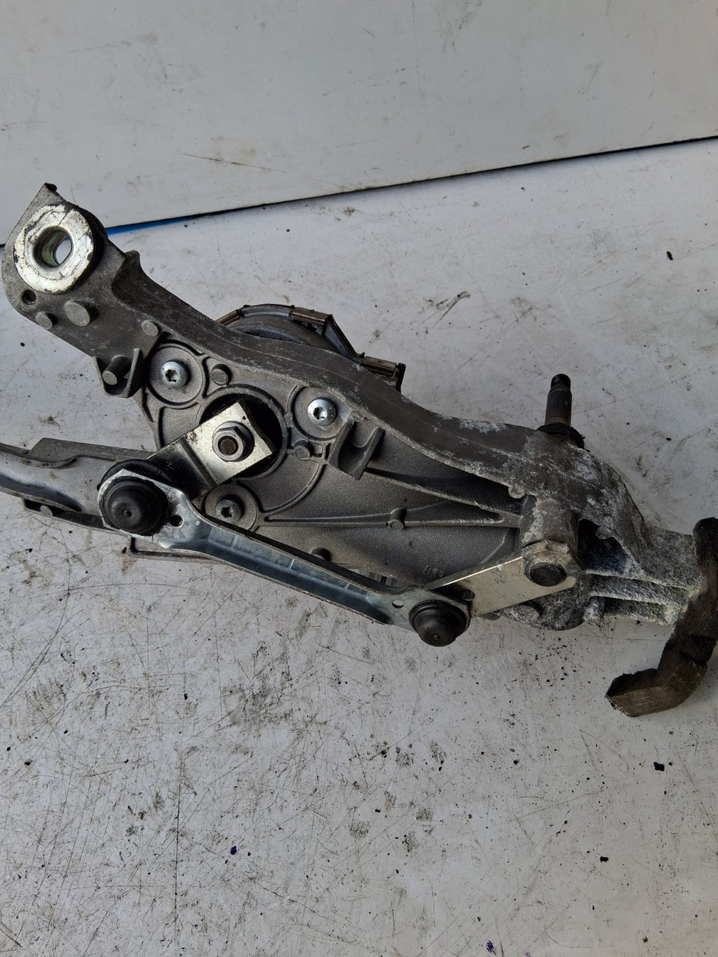 MERCEDES E CLASS W212 2011 FRONT WINDSCREEN WIPER MOTOR & LINKAGE 3397021441