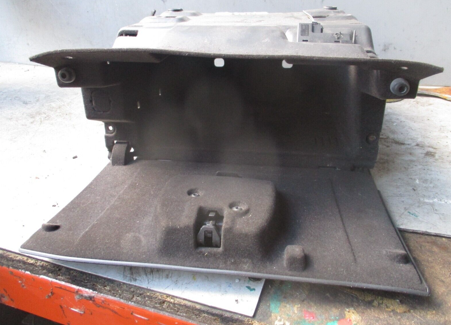 2010 FORD MONDEO NSF PASSENGER FRONT GLOVE BOX STORAGE COMPARTMENT 0654800304