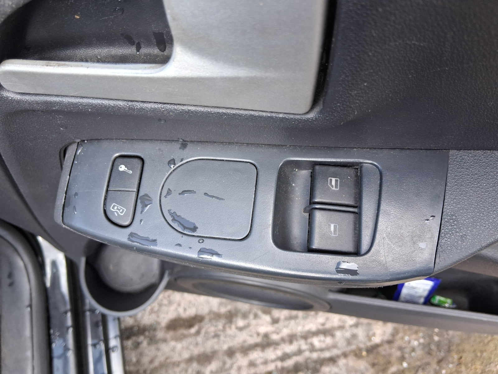 2011 VW VOLKSWAGEN FOX 3 DOOR OS DRIVER SIDE FRONT RIGHT WINDOW CONTROL SWITCH