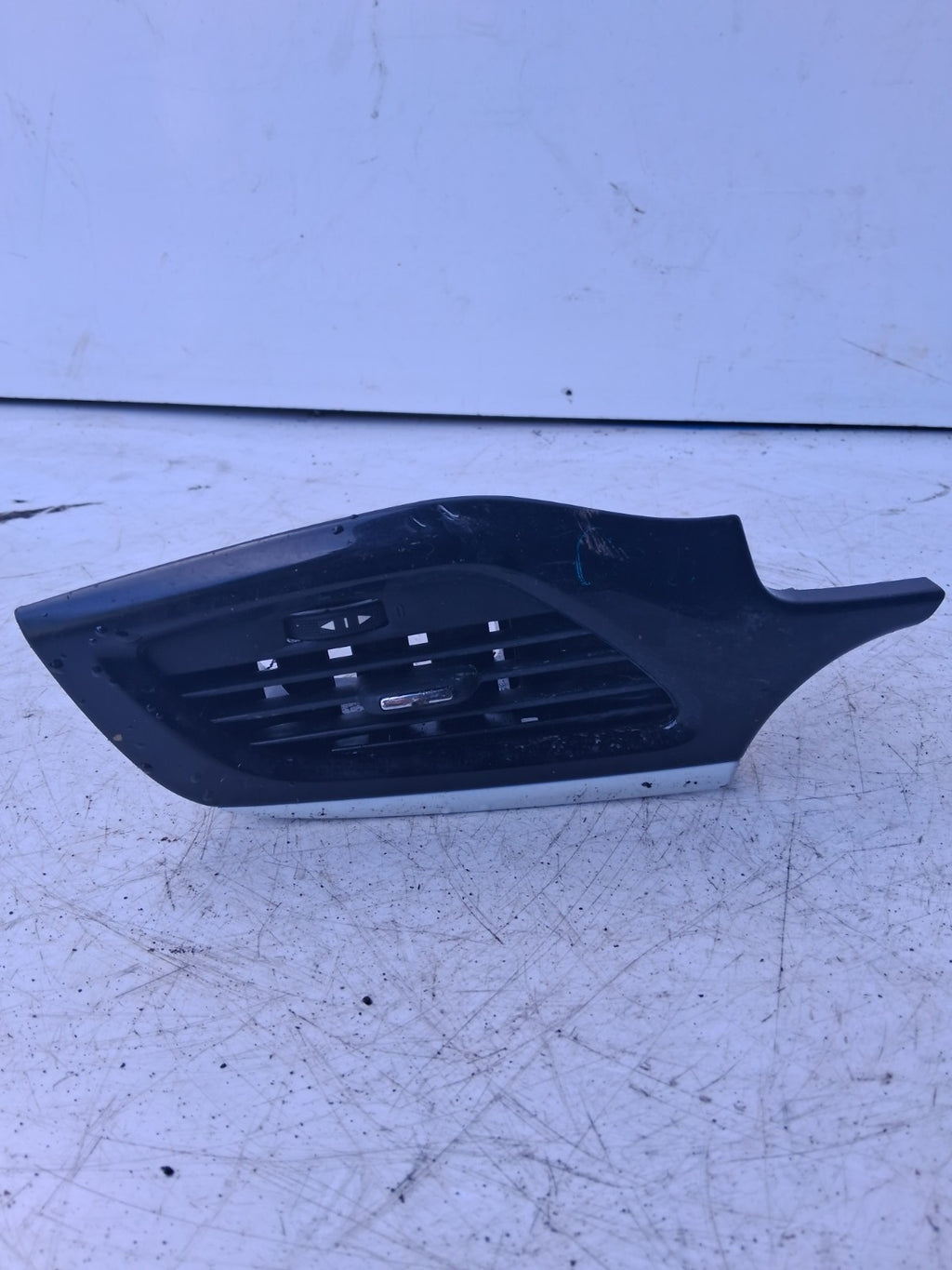 2018 VAUXHALL CORSA E DASHBOARD CENTRE AIR VENT 464000934