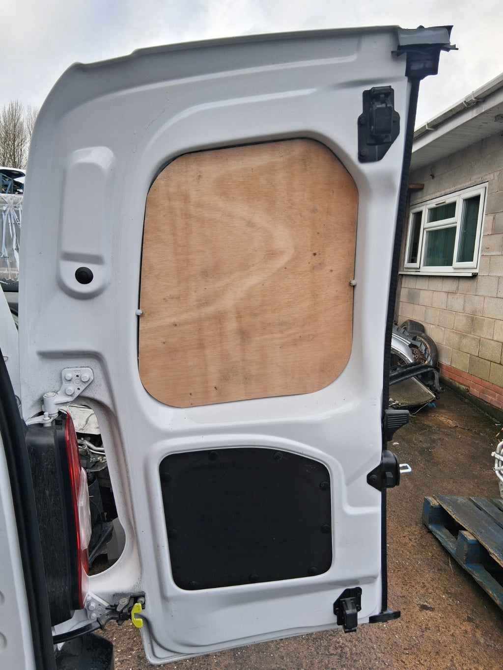 2024 CITROEN BERLINGO MK3 K9 OSR DRIVER SIDE REAR RIGHT COMPLETE DOOR WHITE