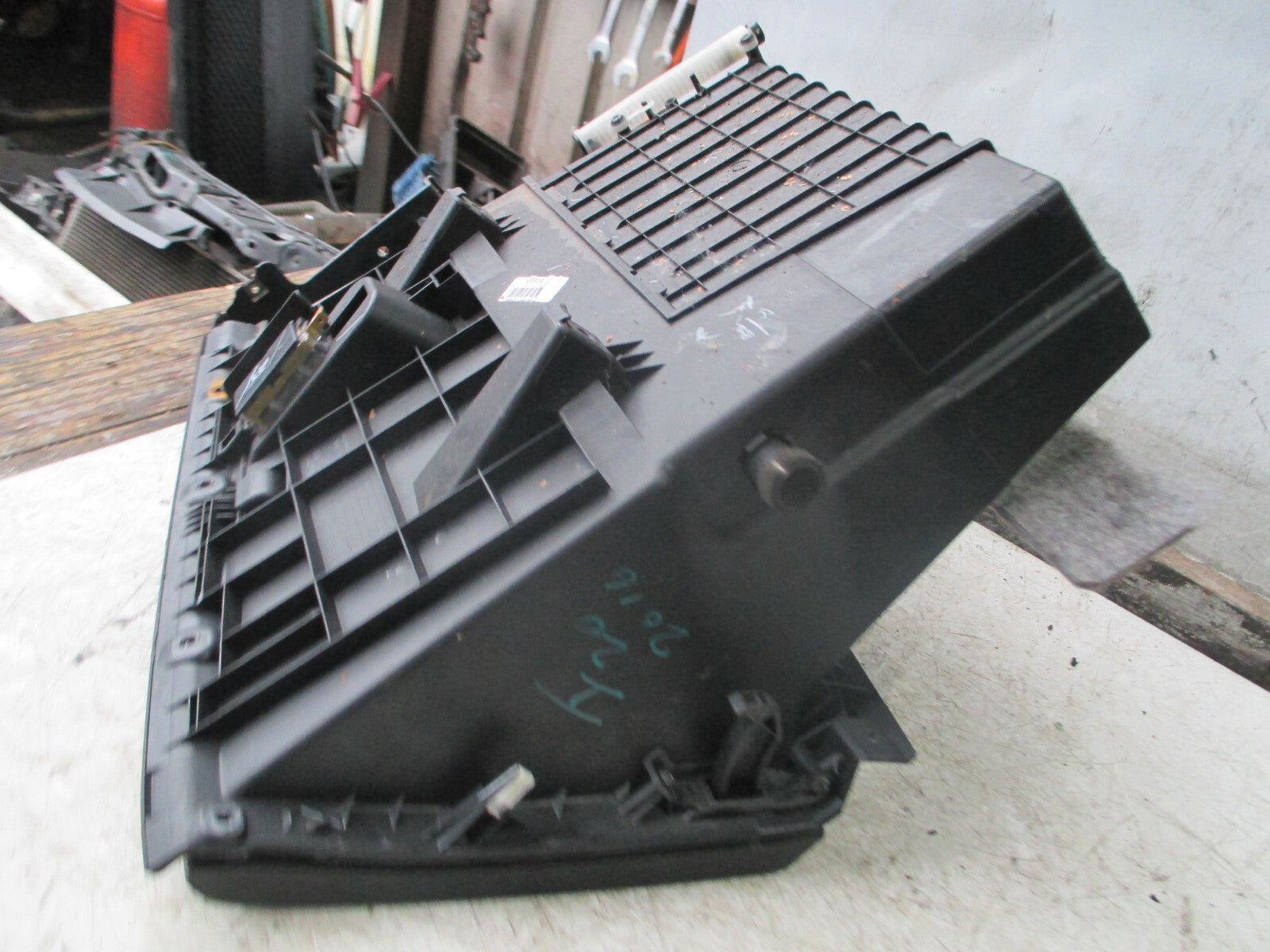 HYUNDAI I20 MK1 NS PASSENGER SIDE STORAGE COMPARTMENT GLOVE BOX 845211J900