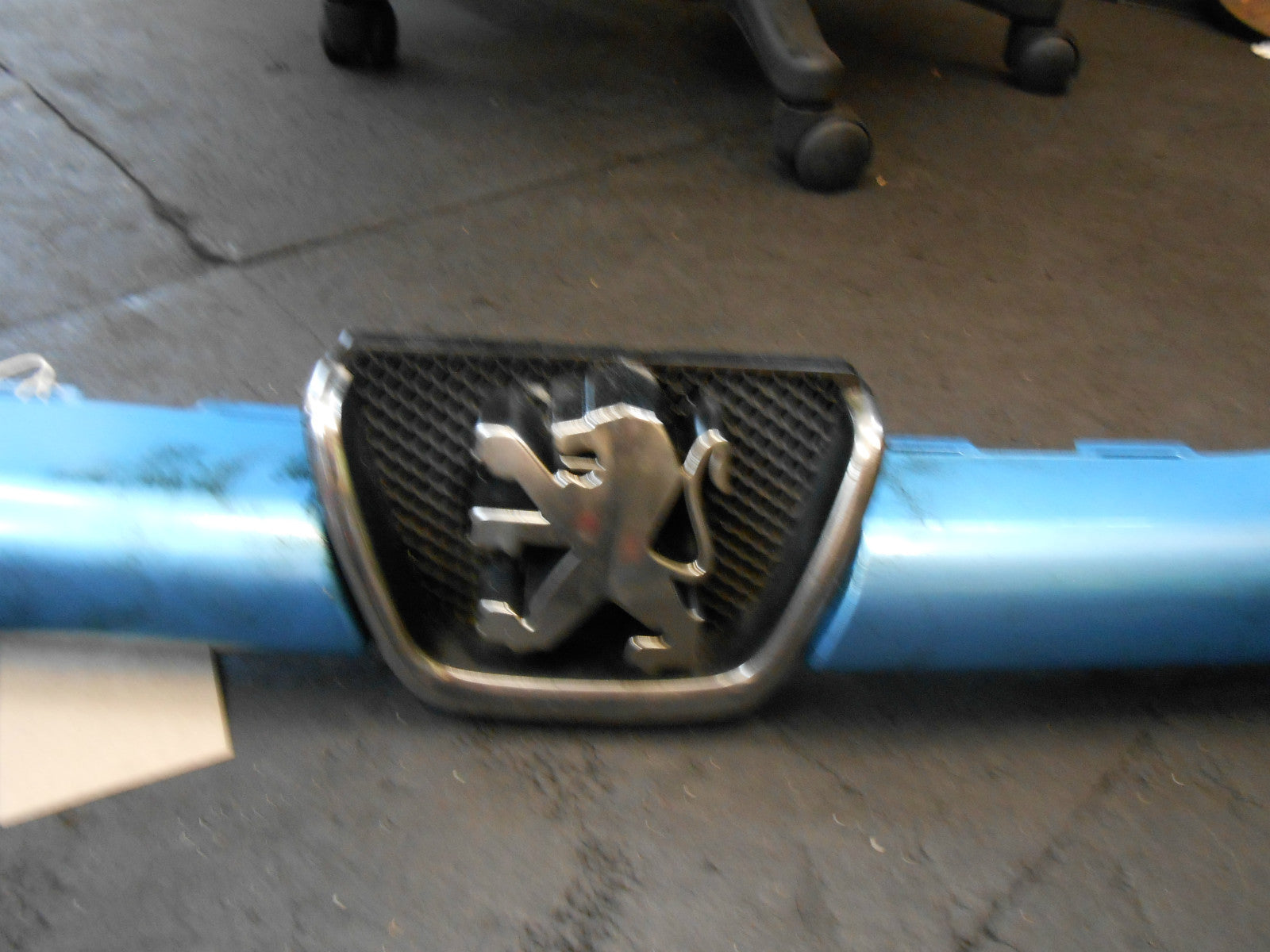 PEUGEOT 206 2003 FRONT UPPER BUMPER GRILL GRILLE LIGHT BLUE 9628691277