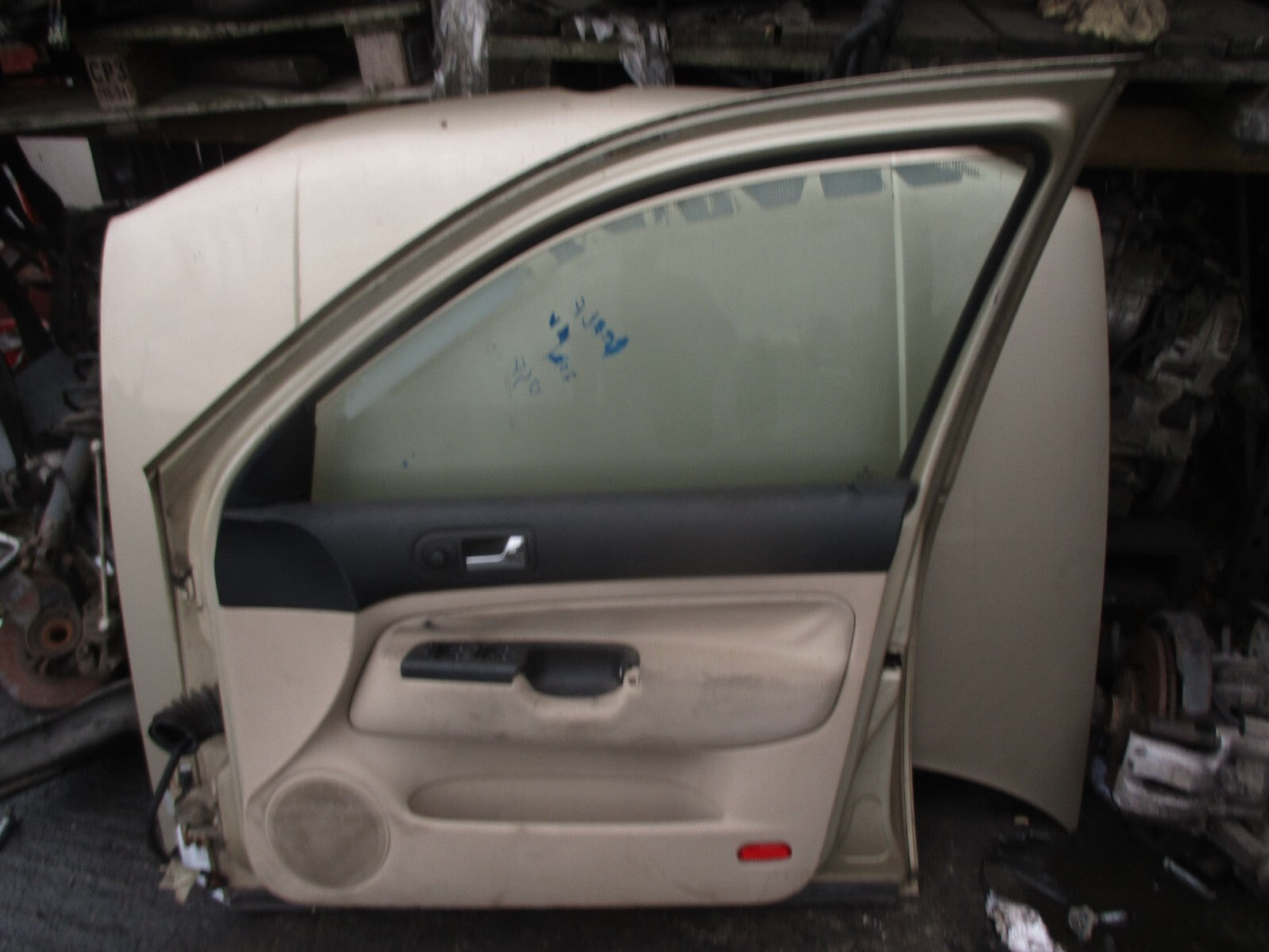 2001 VOLKSWAGEN GOLF MK4 OSF DRIVER SIDE FRONT RIGHT COMPLETE DOOR BEIGE