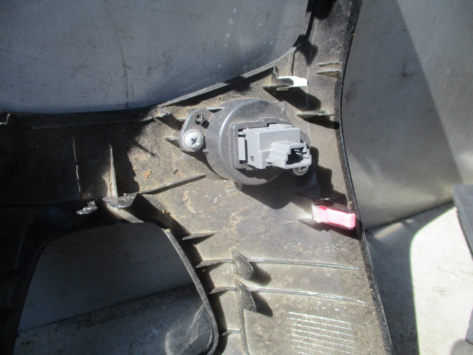 2019 PEUGEOT 108 CENTER DASHBOARD SURROUND TRIM HAZARD WARNING SWITCH 1389232X