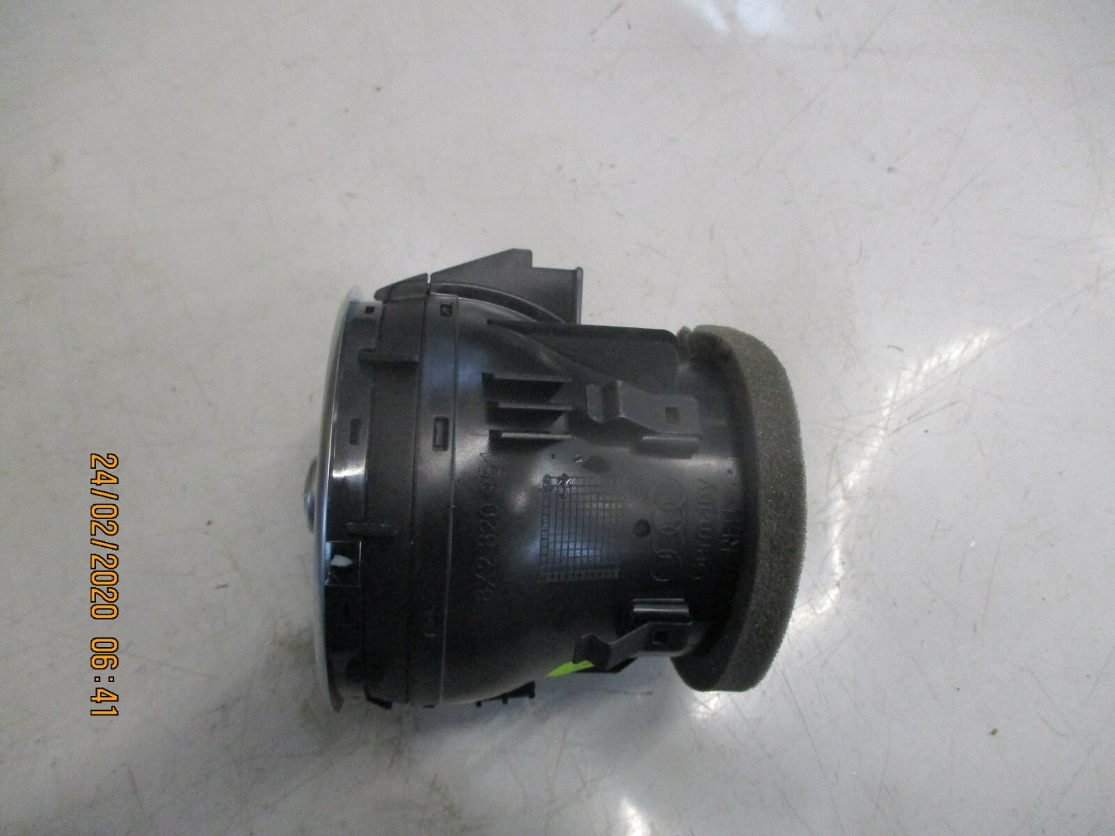 AUDI A1 MK1 8X 2017 INTERIOR AIR BLOWER HEATER ROUND PLASTIC VENT 8X2820951
