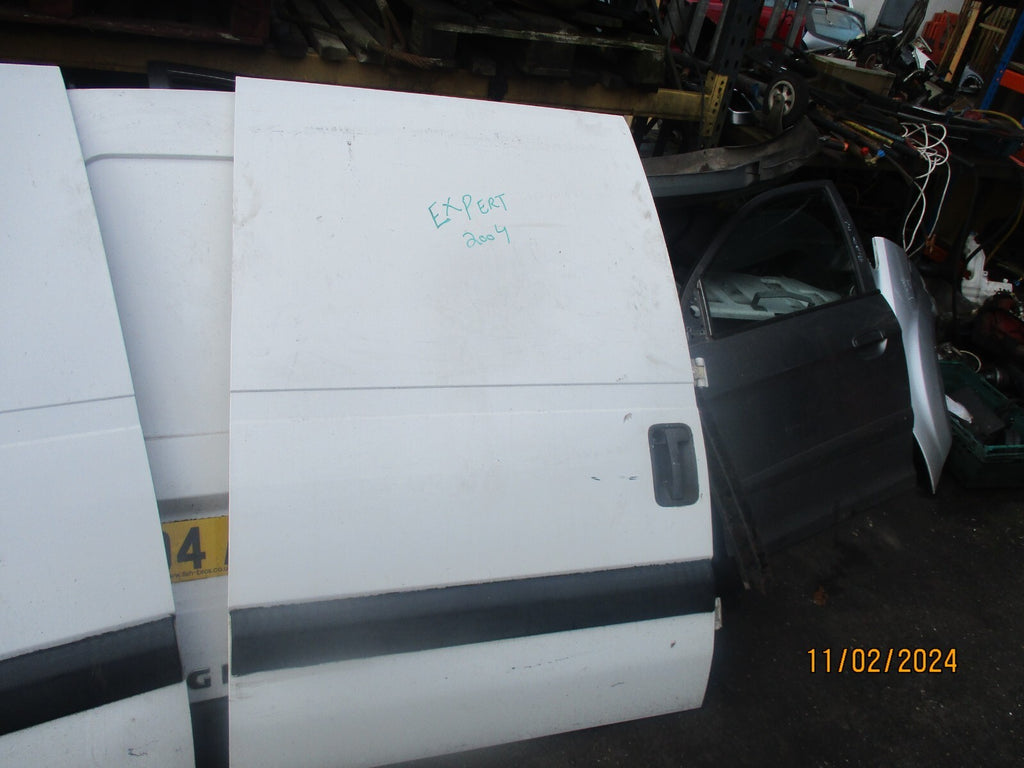 PEUGEOT EXPERT MK1 2004 OS DRIVER SIDE SLIDING DOOR WHITE