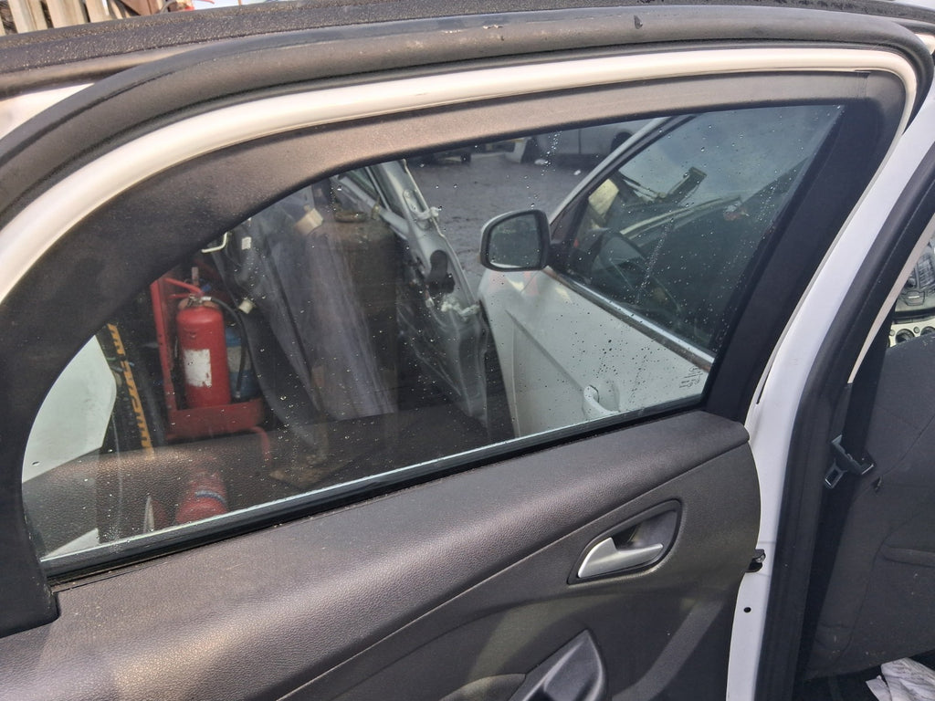 2013 FORD FOCUS MK3 HATCHBACK NSR PASSENGER SIDE REAR COMPLETE DOOR WHITE Z2