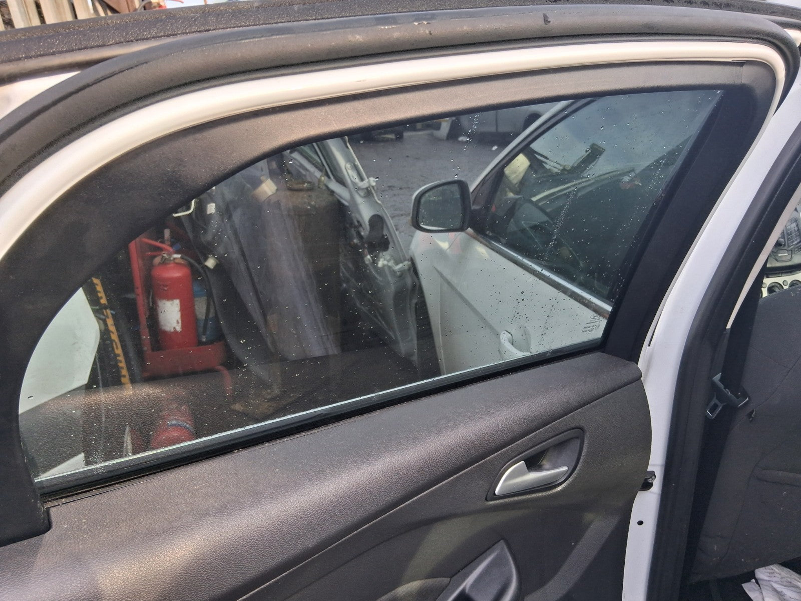 2013 FORD FOCUS MK3 HATCHBACK NSR PASSENGER SIDE REAR COMPLETE DOOR WHITE Z2