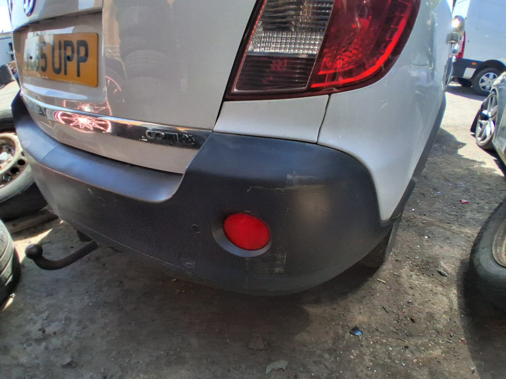2015 VAUXHALL ANTARA MK1 REAR COMPLETE BUMPER WHITE PDC SENSOR