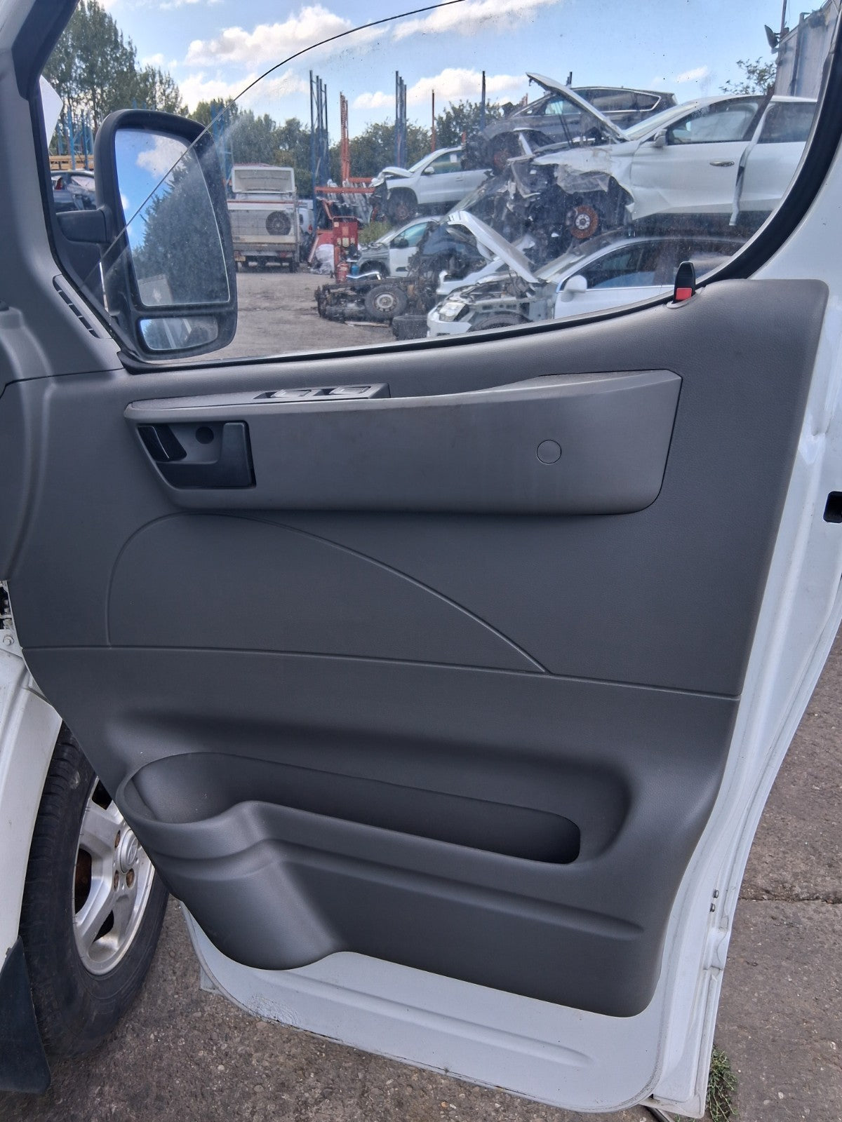 2020 SAIC LDV V80 OSF DRIVER SIDE FRONT RIGHT DOOR CARD PANEL
