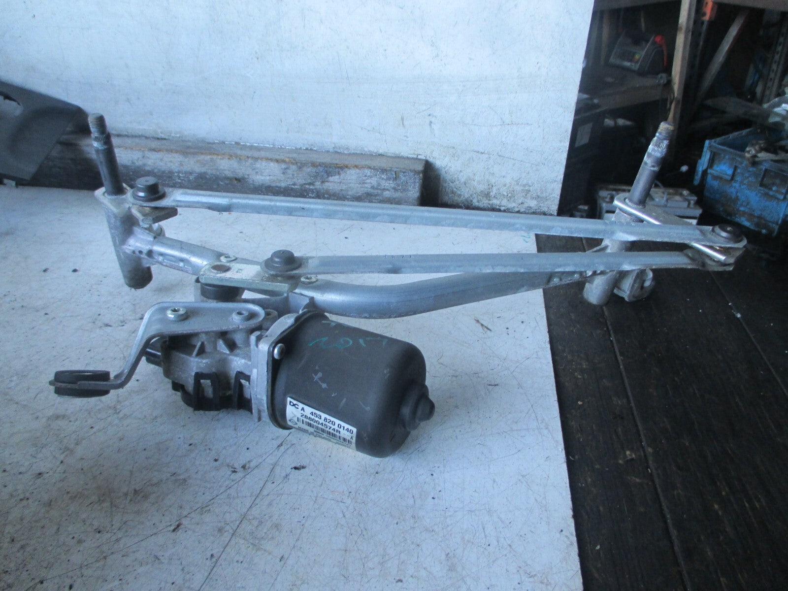 RENAULT TWINGO 2017 FRONT WINDSCREEN WIPER MOTOR LINKAGES 288004574R