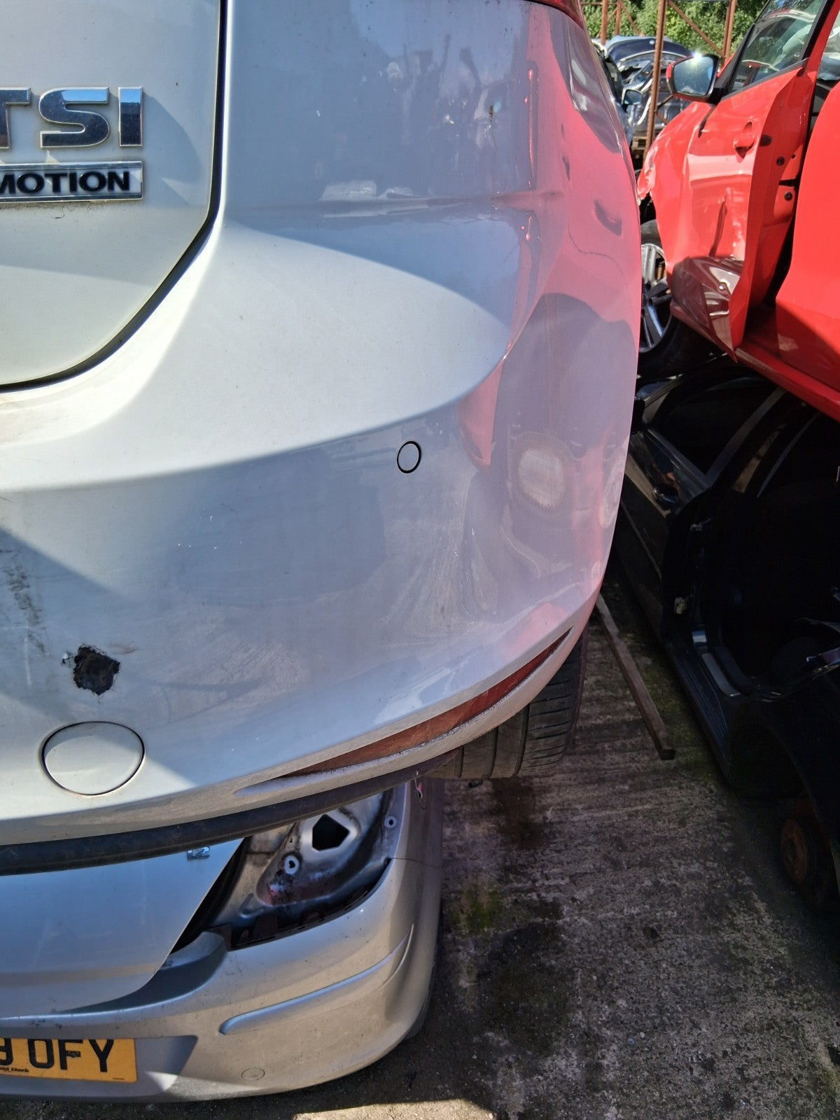 2016 VOLKSWAGEN GOLF MK7 REAR COMPLETE BUMPER WITH PDC SENSORS PURE WHITE LC9A