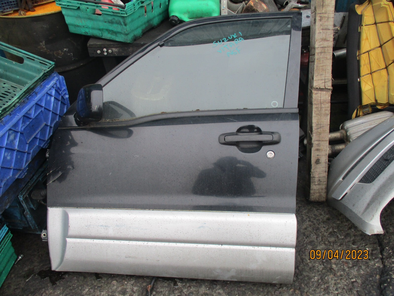 SUZUKI GRAND VITARA 2000 MK2 NSF PASSENGER SIDE FRONT COMPLETE DOOR BLACK