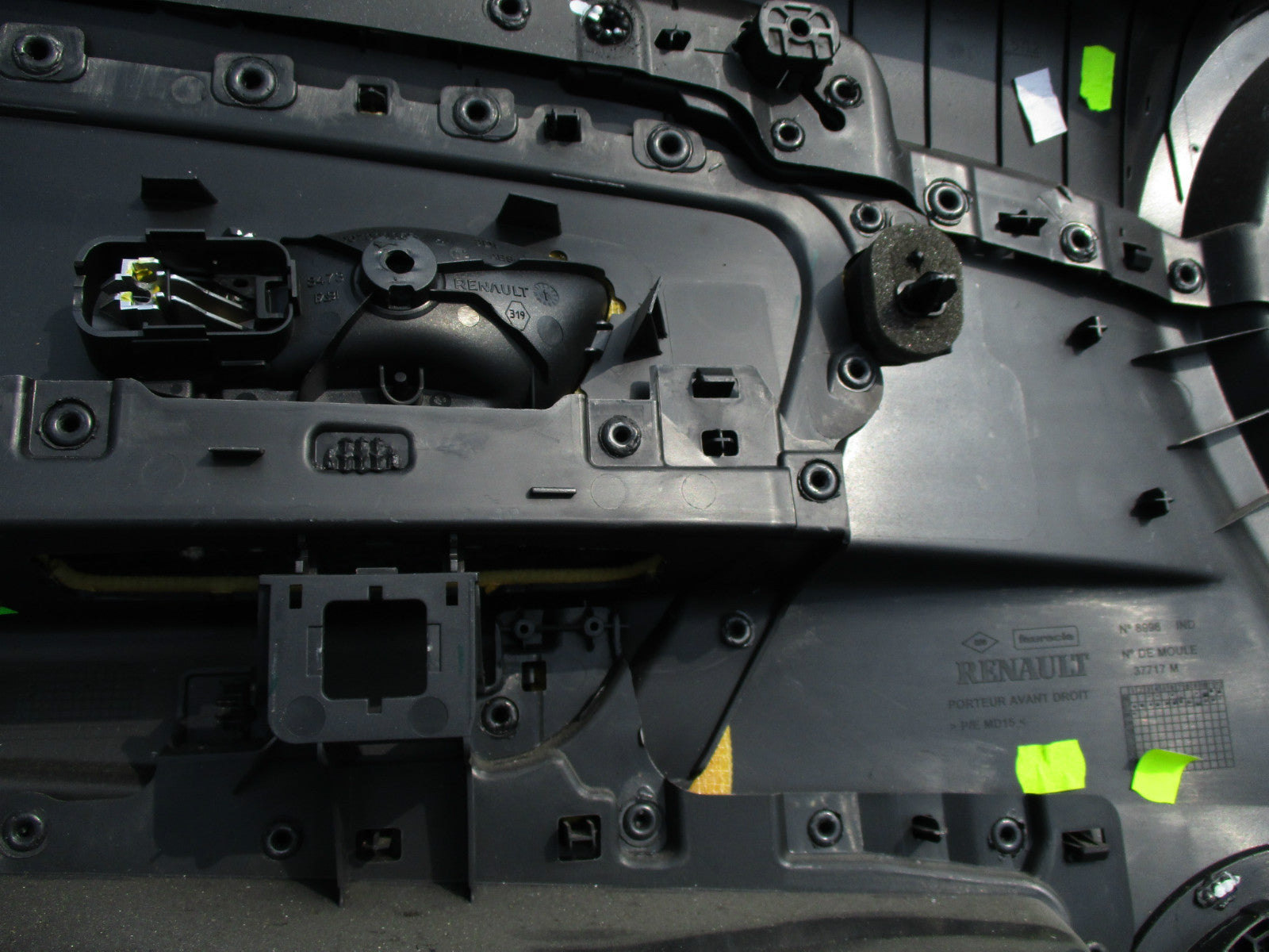 RENAULT LAGUNA MK3 2008 OSF DRIVER SIDE FRONT PLASTIC DOOR CARD PANEL