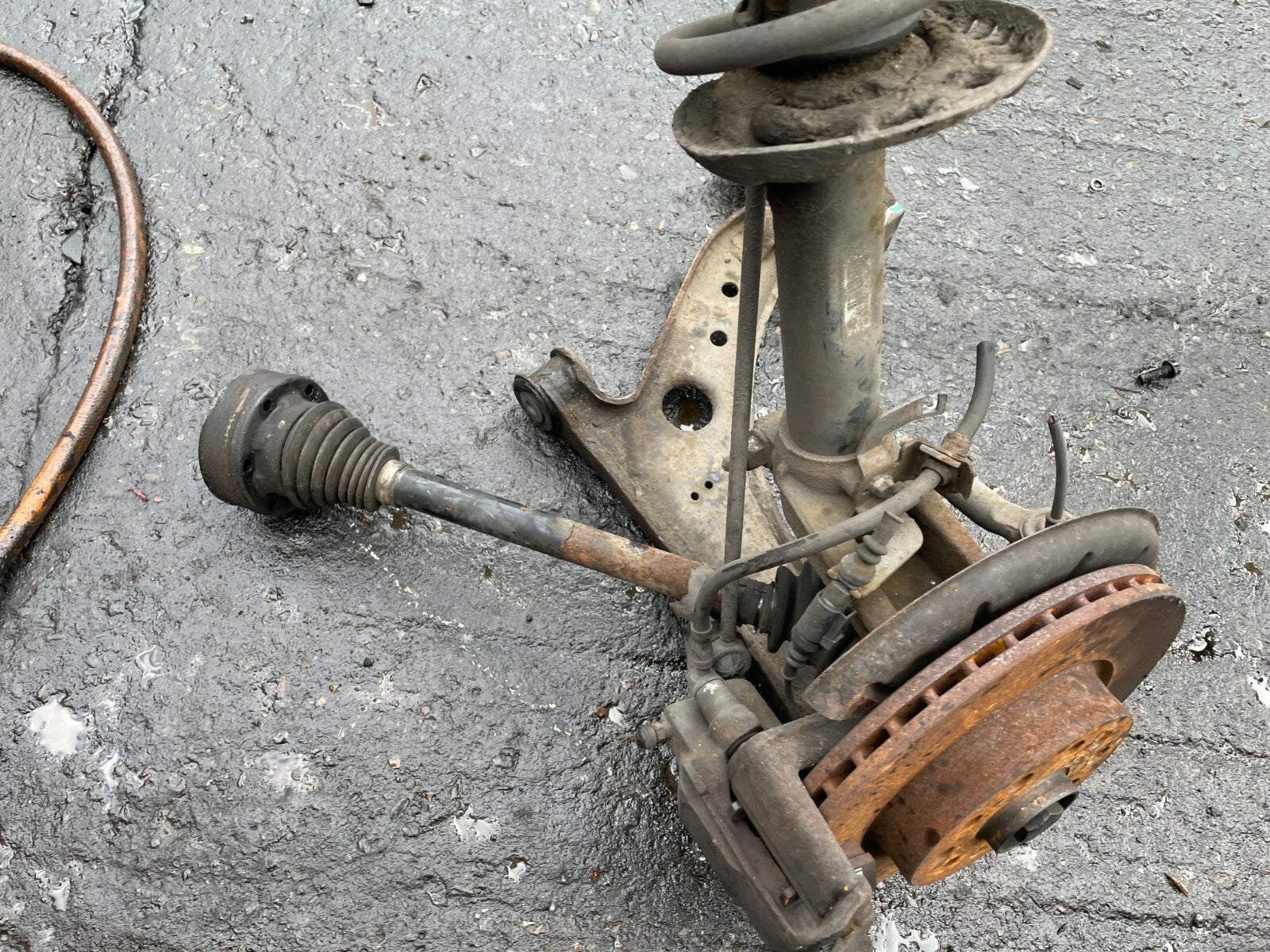 VW VOLKSWAGEN GOLF MK5 2006 1.6 PETROL NSF PASSENGER FRONT LEG HUB SHOCK SPRING