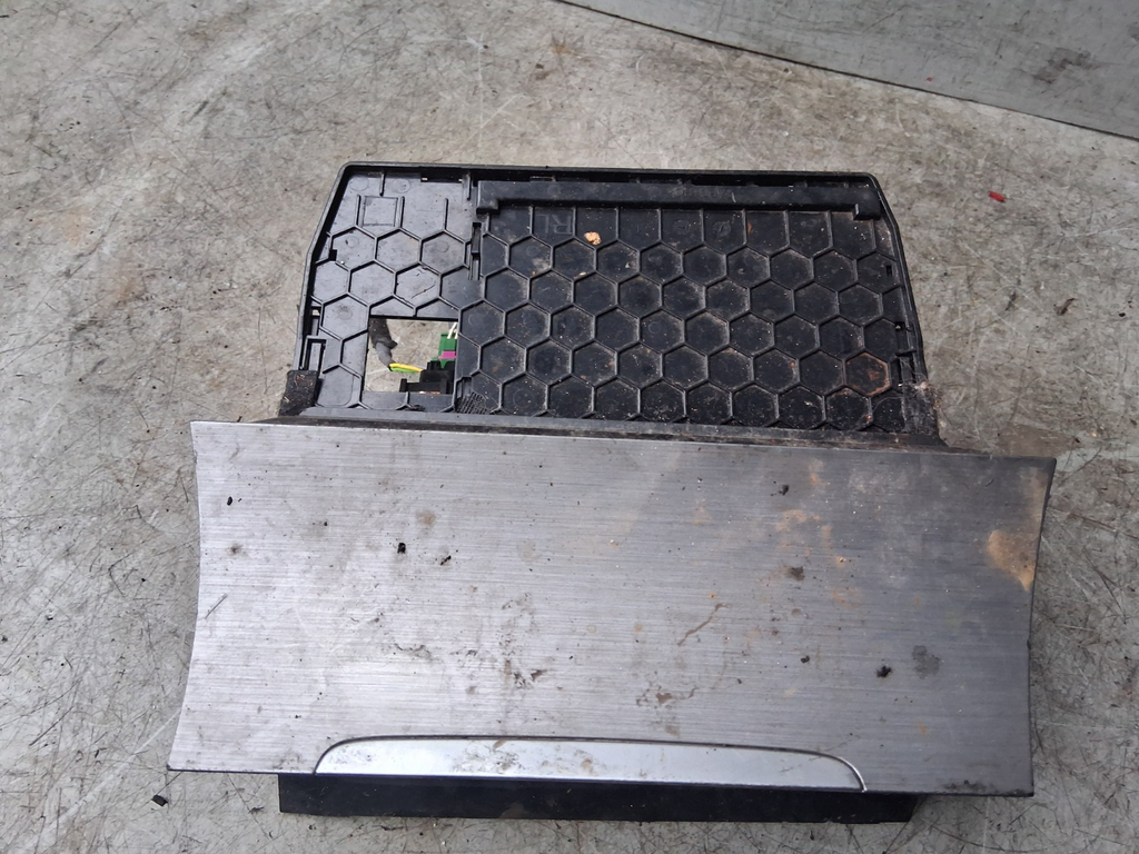 2013 VW VOLKSWAGEN GOLF MK7 FRONT CENTER CONSOLE ASHTRAY STORAGE TRAY 5G2863391