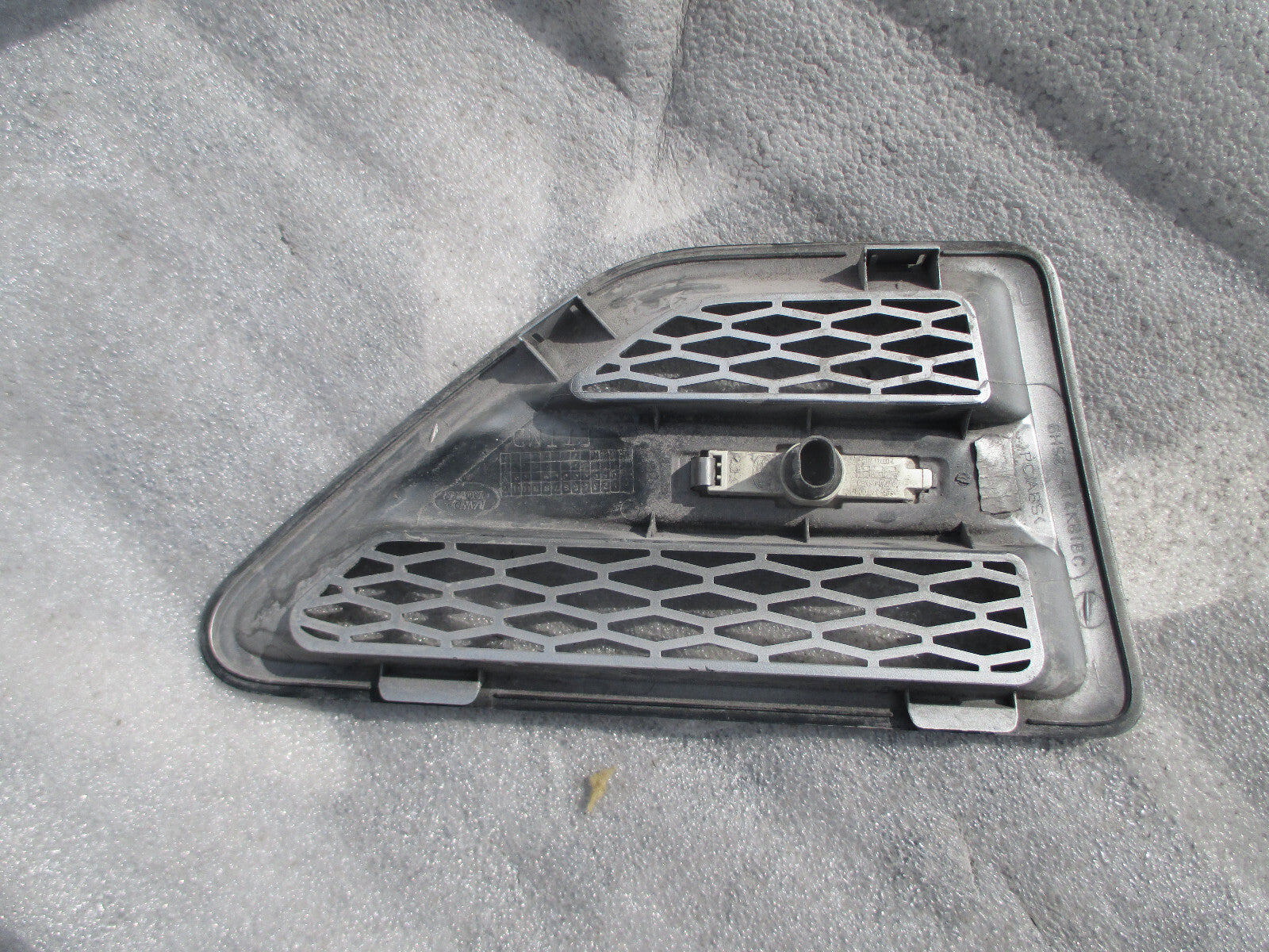LANROVER FREELANDER 2008 NS PASSENGER SIDE FRONT WING GRILL 6H52014K81BC