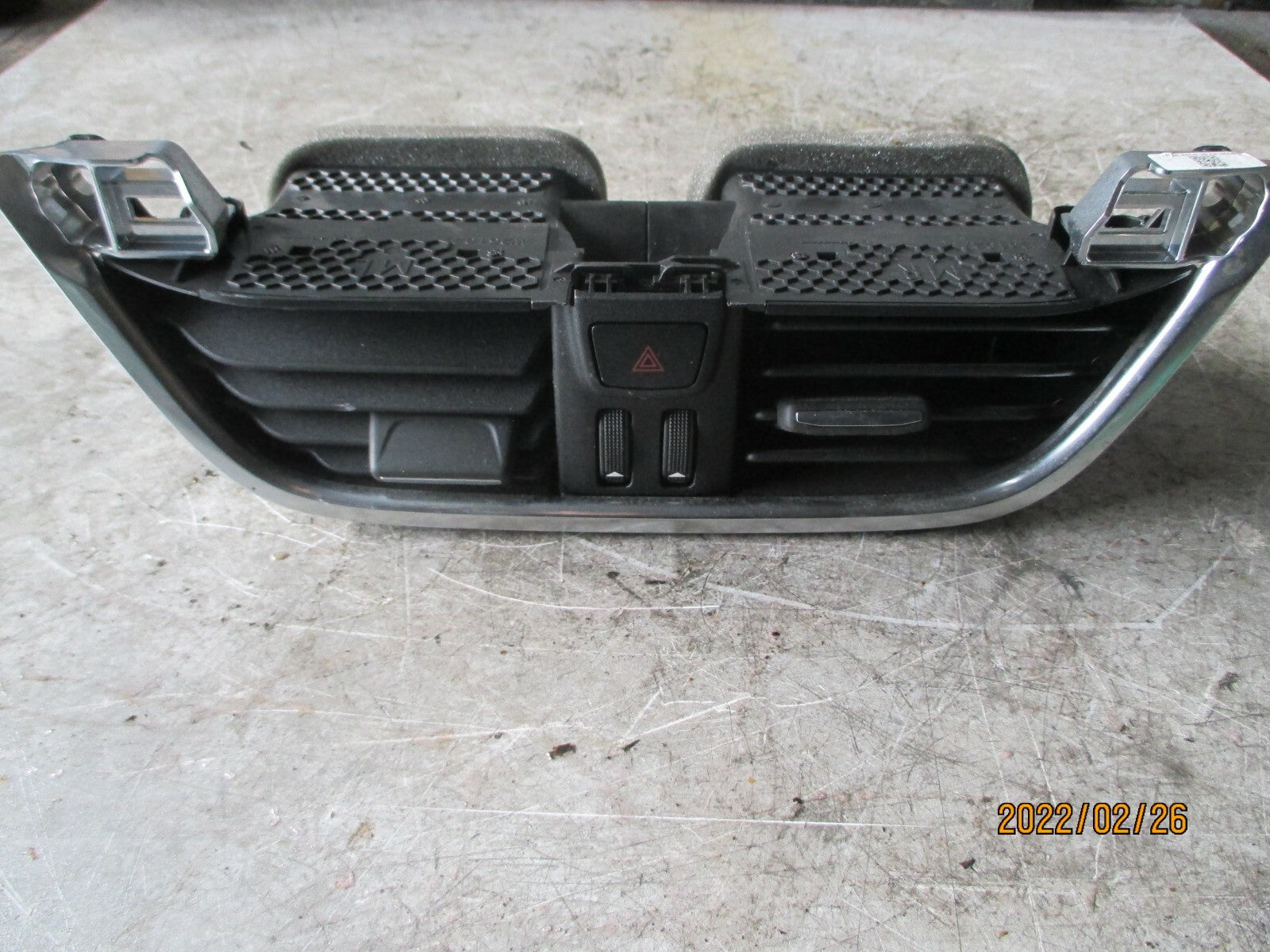 FORD FIESTA 2019 MK8 CENTRE AIR GRILL WITH HAZARD SWITCH H1BB19K617