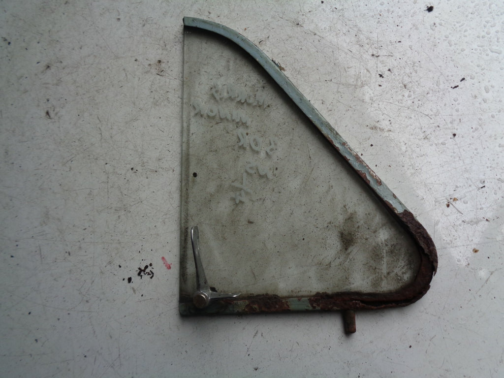 MORRIS MINOR VAN PICKUP 4 DE SALOON NS PASSENGER SIDE 1/4 QUARTER GLASS