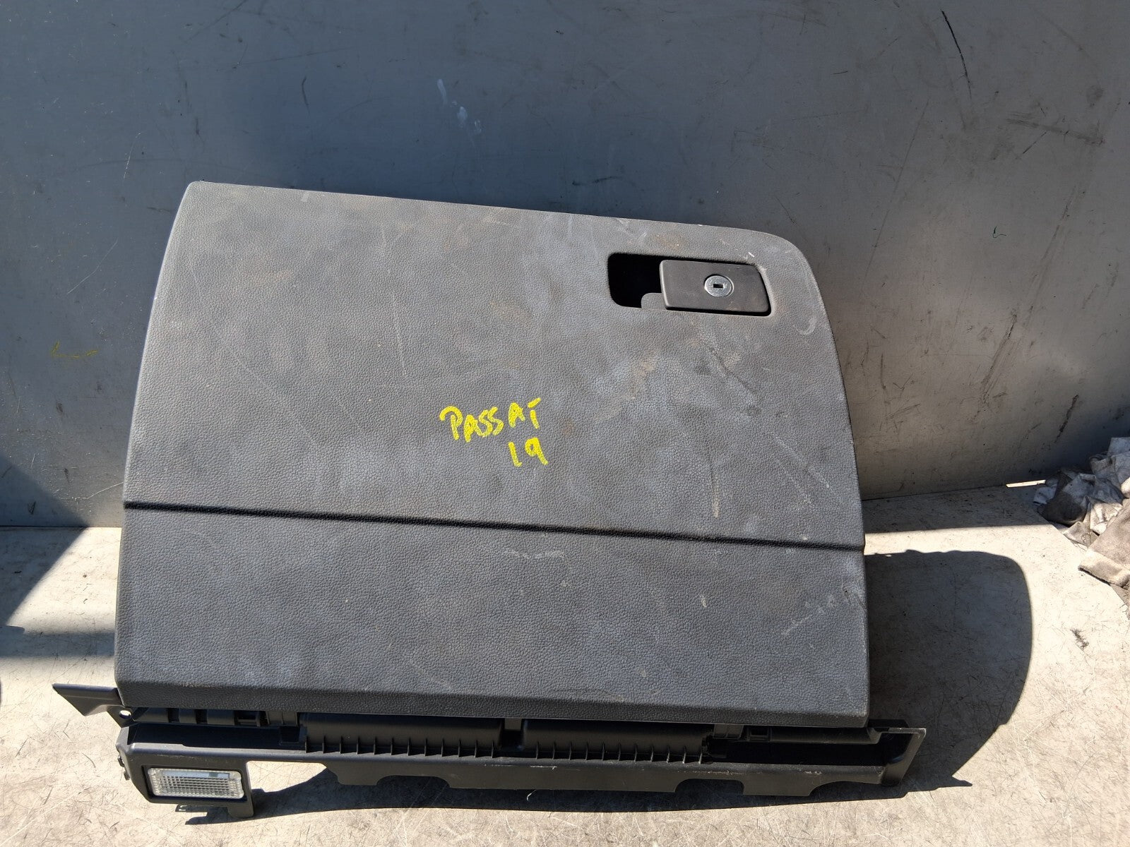 VW VOLKSWAGEN PASSAT B8 2019 GLOVE BOX FRONT STORAGE COMPARTMENT 3G2857097