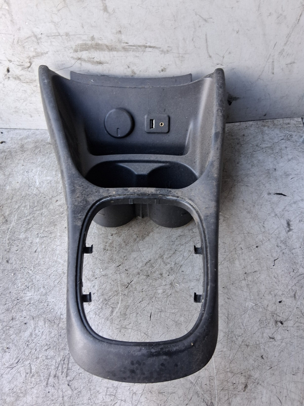 2015 VAUXHALL CORSA E CUP HOLDER USB PORT PLASTIC TRIM CENTER CONSOLE 460029937