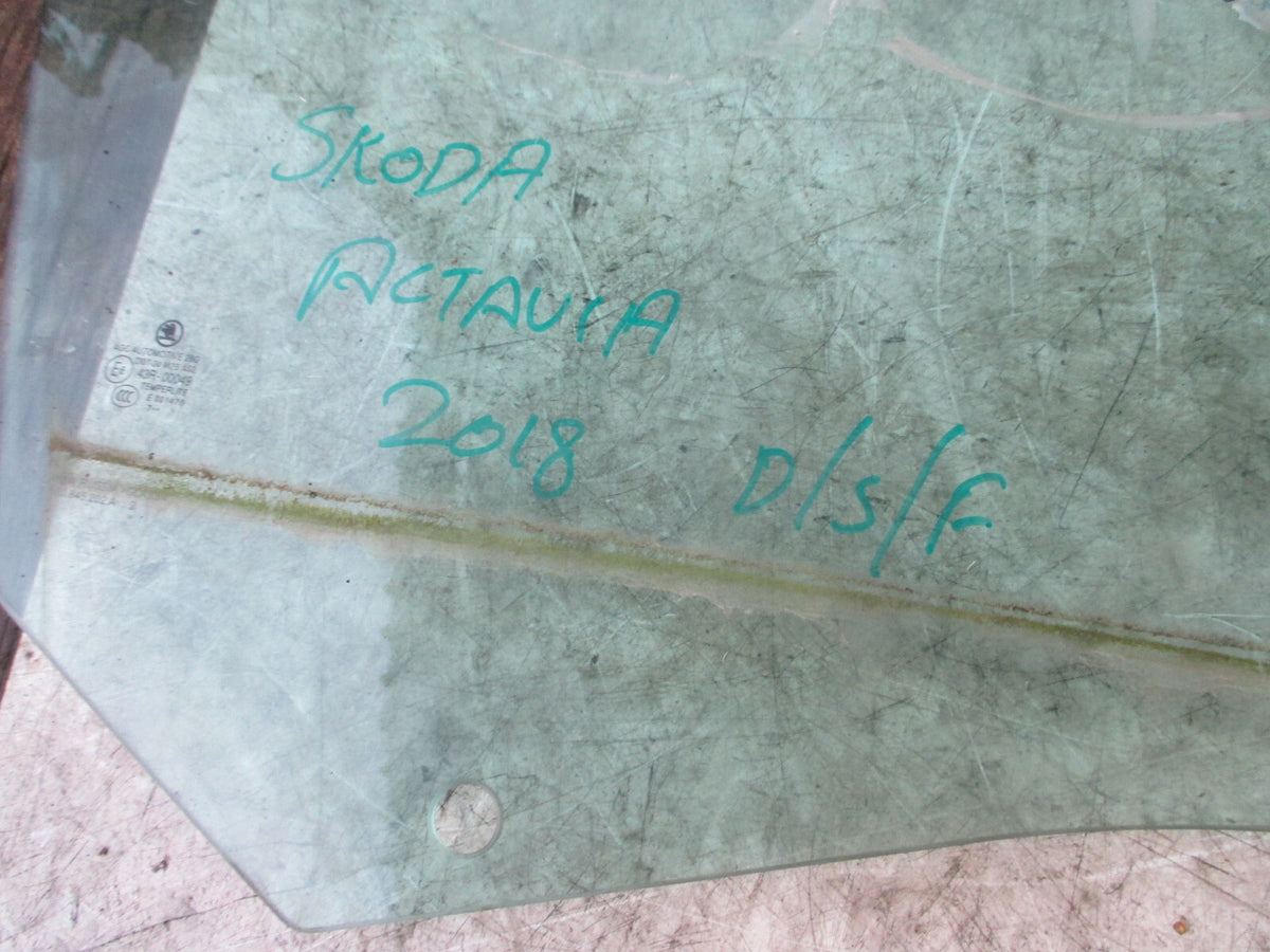 SKODA FABIA MK3 OSF DRIVER SIDE FRONT WINDOW GLASS