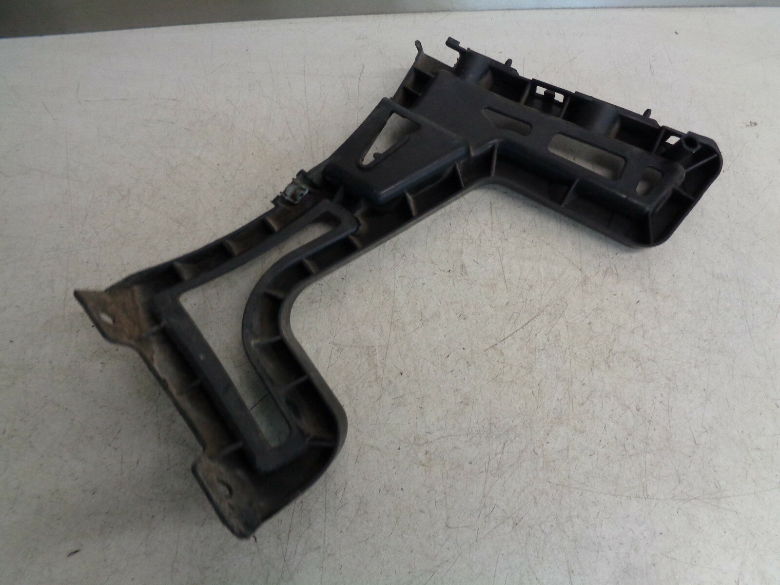 PEUGEOT 5008 MK1 REAR DRIVER SIDE BUMPER MOUNT BRACKET 9686247680