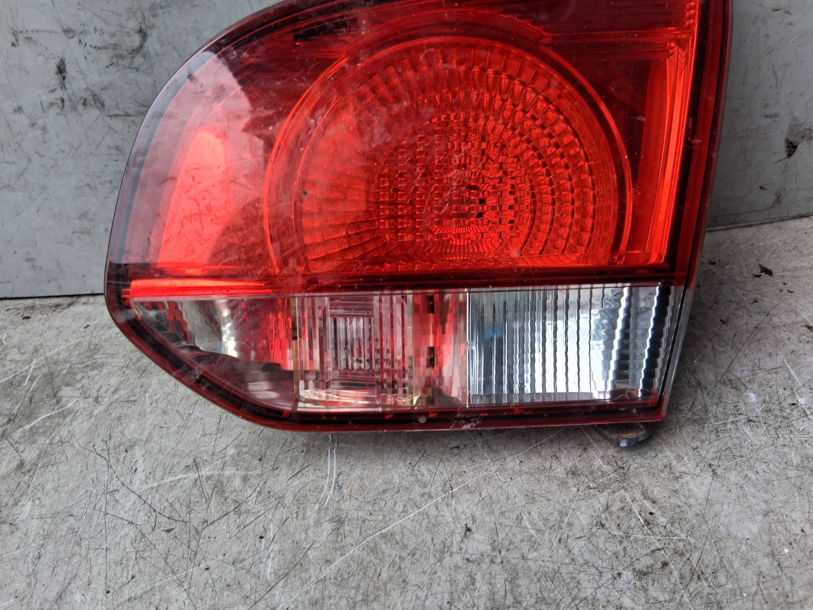 2011 VW VOLKSWAGEN GOLF MK6 OSR DRIVER SIDE REAR INNER TAIL LIGHT 5K0945094