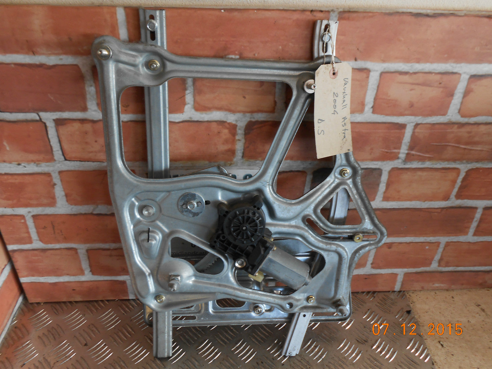 VAUXHALL ASTRA CONVERTIBLE 2004 OSR DRIVER REAR WINDOW REGULATOR MOTOR 10452B
