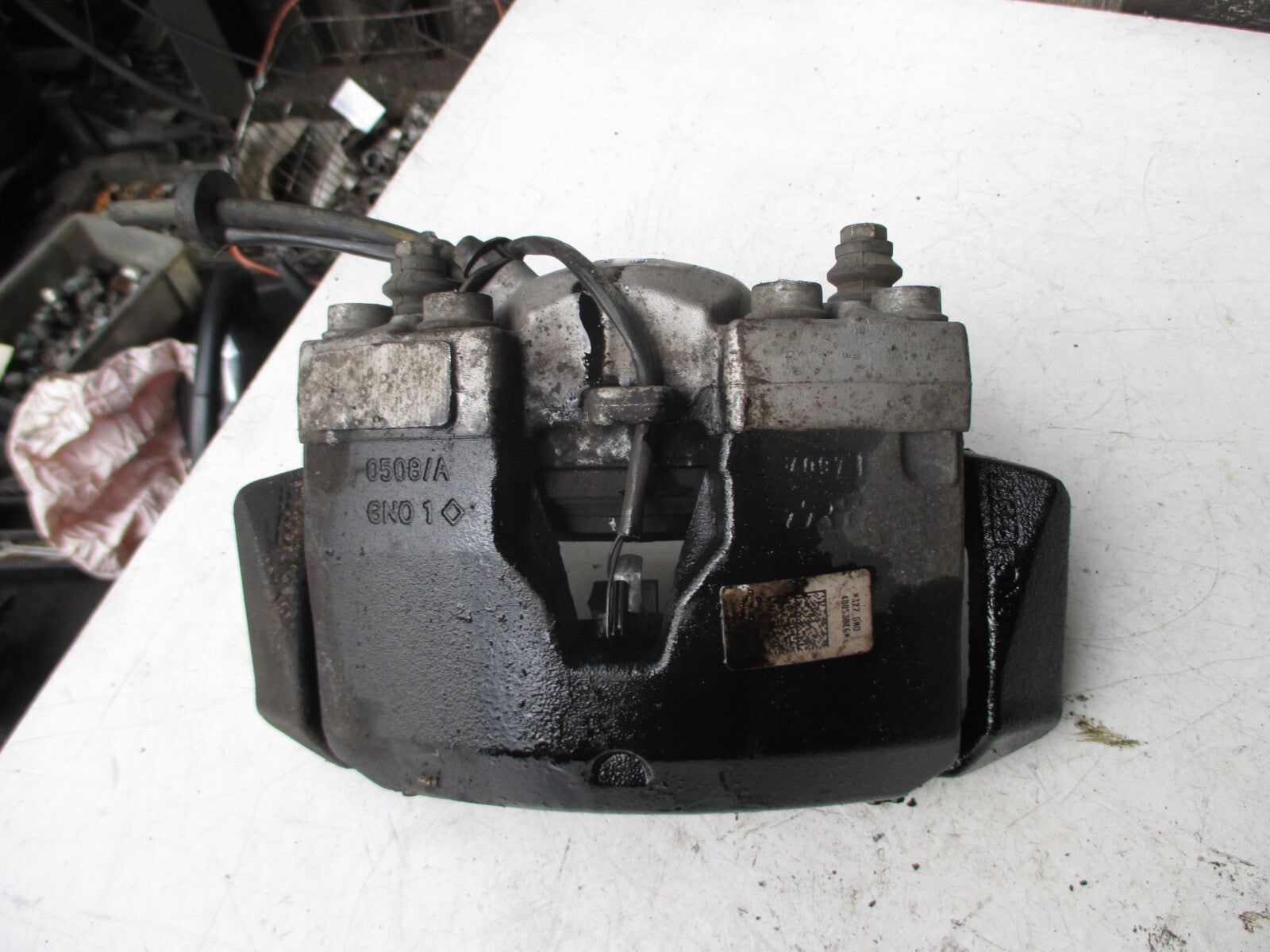 AUDI A6 2.0 TDI 2014 DIESEL NSF PASSENGER SIDE FRONT BRAKE CALIPER 32348421-A