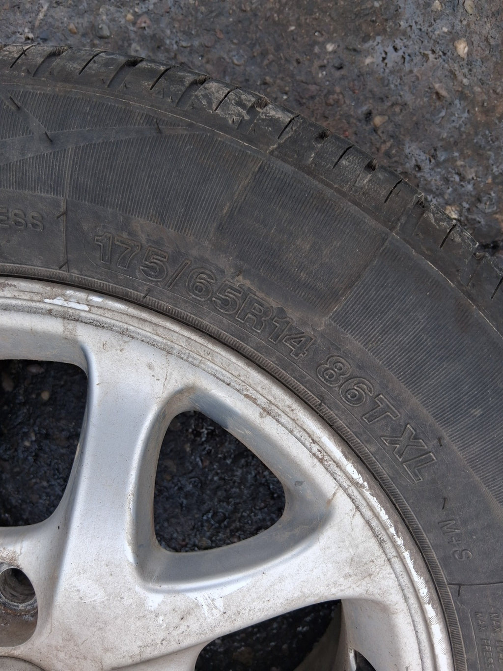 2004 TOYOTA YARIS MK1 14 INCH ALLOY WHEEL WITH TYRE 175/65R14