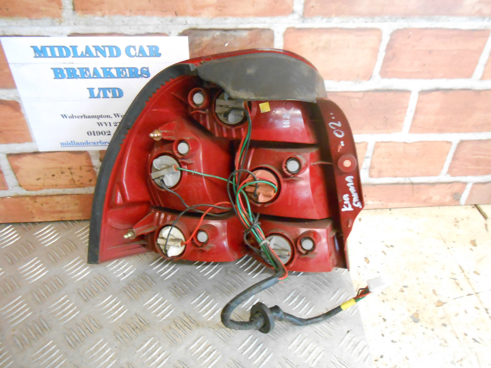 KIA SHUMA MK1 2002 OSR DRIVER SIDE REAR BRAKE TAIL LIGHT CLUSTER UNIT