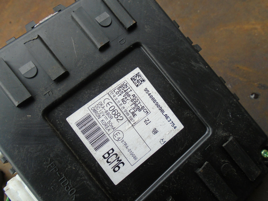 HYUNDAI I10 MK2 2016 BCM BODY CONTROL MODULE ECU 95400B9090