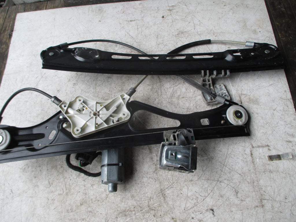MERCEDES BENZ E CLASS W211 2003 DRIVER SIDE WINDOW MOTOR REGULATOR A2117200246