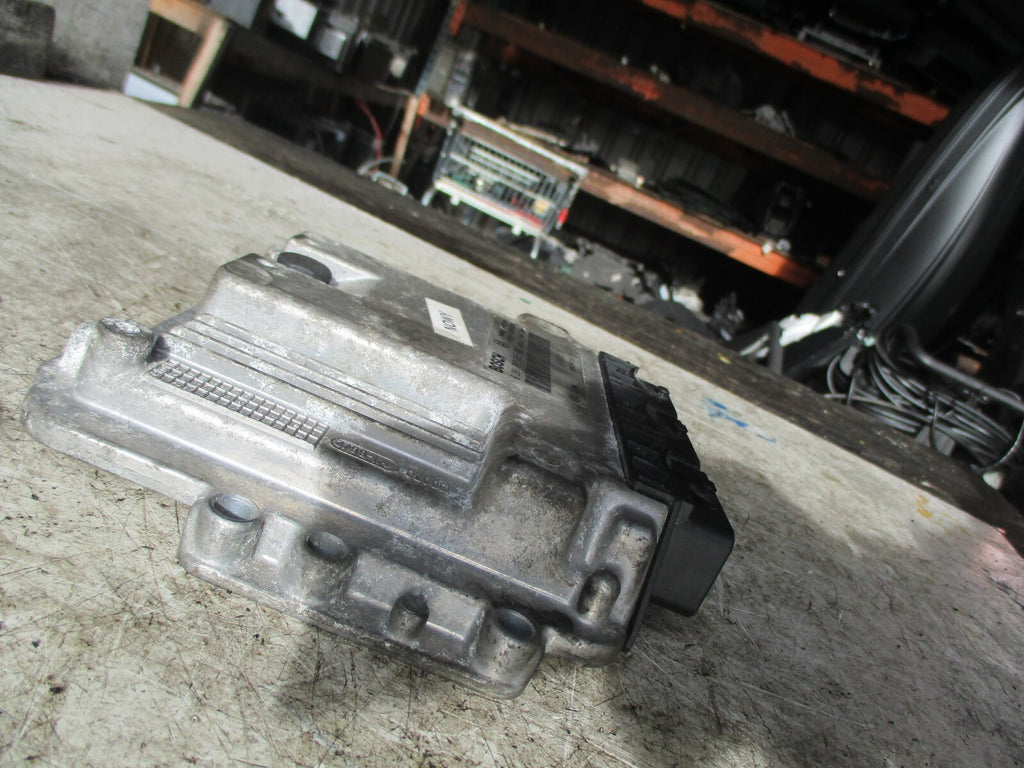 VAUXHALL VIVARO 2.0 DIESEL 2011 ENGINE CONTROL UNIT ECU 8201105714