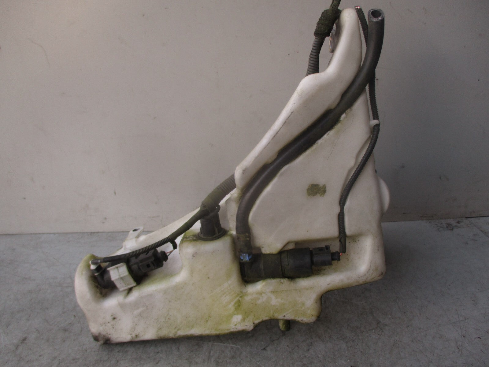 2011 AUDI A5 8T WINDSCREEN WASHER BOTTLE TANK & PUMP 8T0955453C