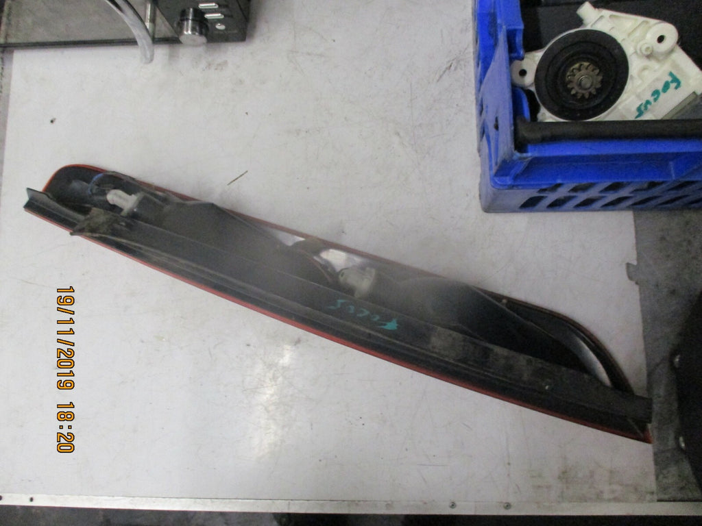 FORD FOCUS MK2 PRE FACELIFT 2005 NSR PASSENGER SIDE REAR BRAKE STOP LIGHT