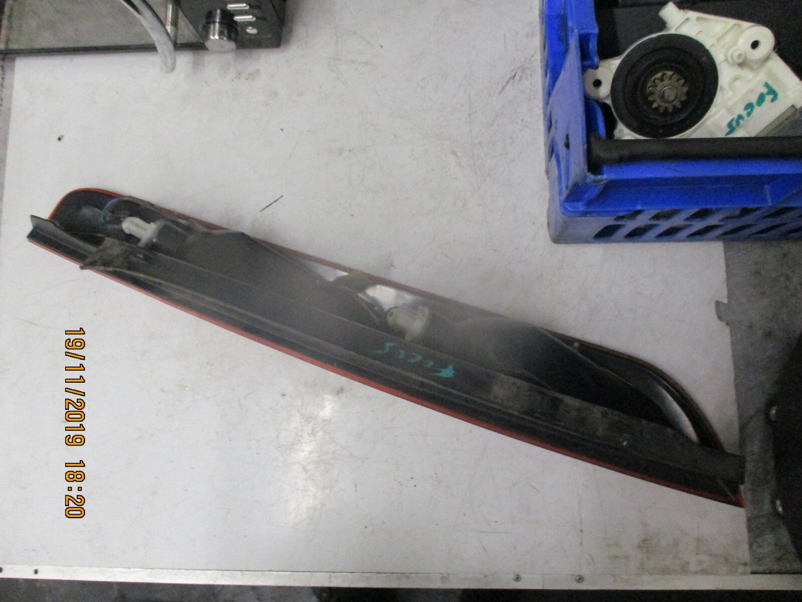 FORD FOCUS MK2 PRE FACELIFT 2005 NSR PASSENGER SIDE REAR BRAKE STOP LIGHT